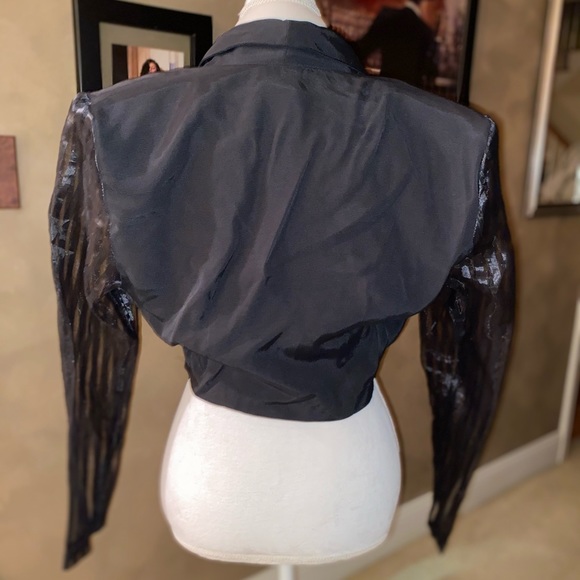 Vintage crop jacket (shoulder pads and all! 😂) - Picture 3 of 3